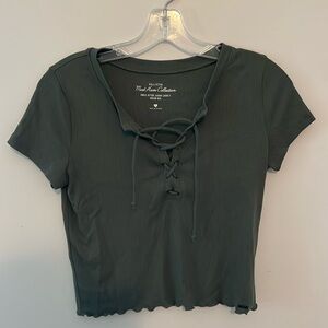 Hollister crop lettuce edge tee